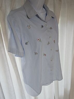 VINTAGE Nikki Button-Front Top with Floral Embroidery